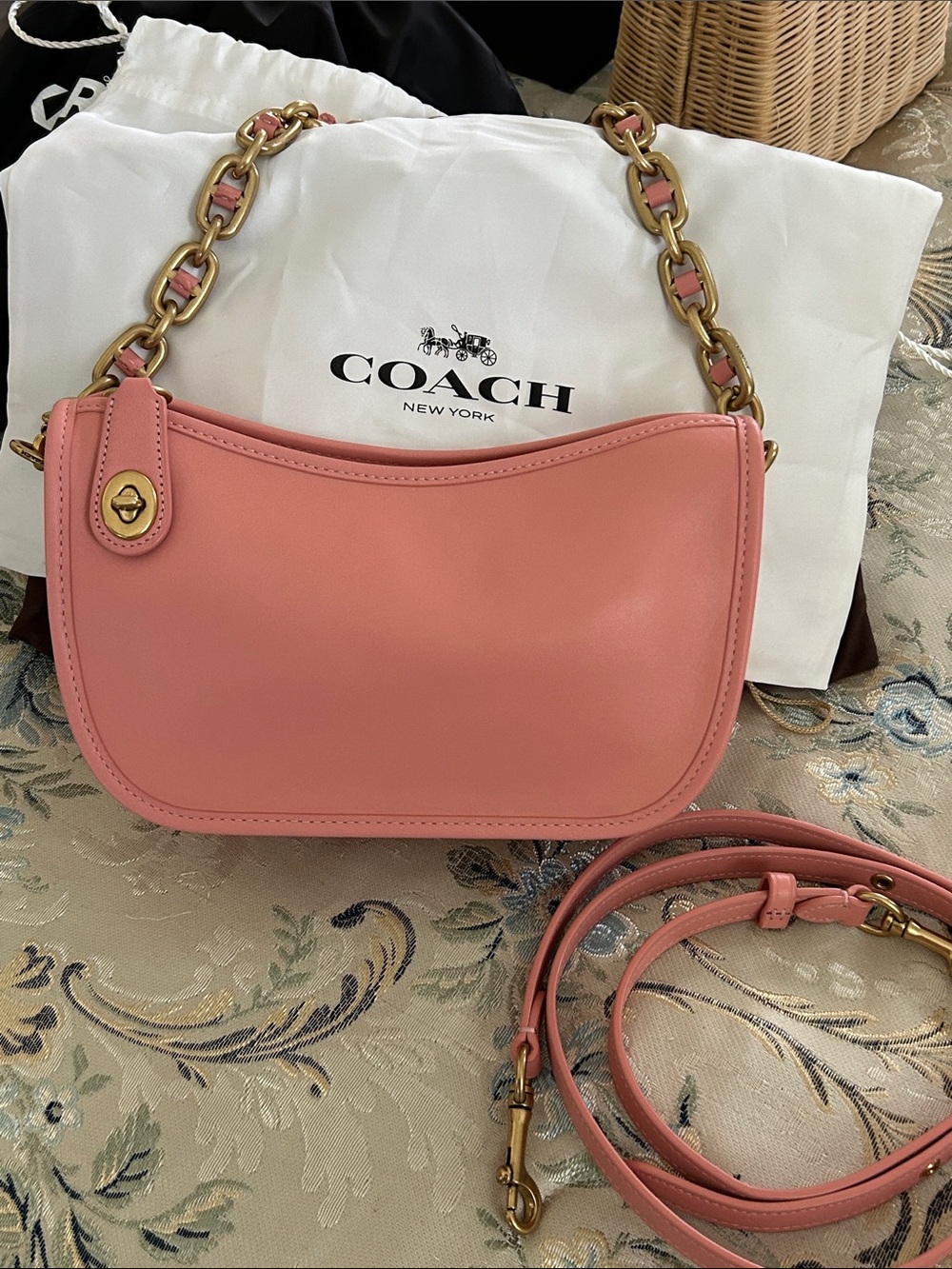 Coach Swinger Bag! Pink Leather Crossbody Bag with Brass & Leather Chain - Picture 10 of 11